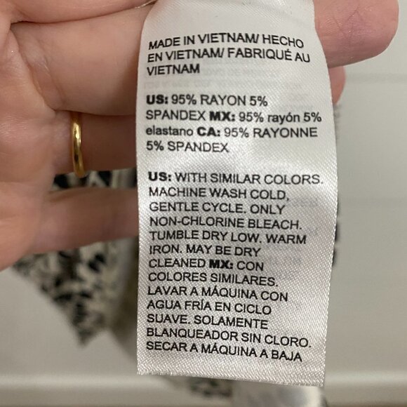 Chico's Abstract Print Stretchy Drawstring Waist Midi Dress w/Pockets, Size 8/10 - Picture 9 of 11